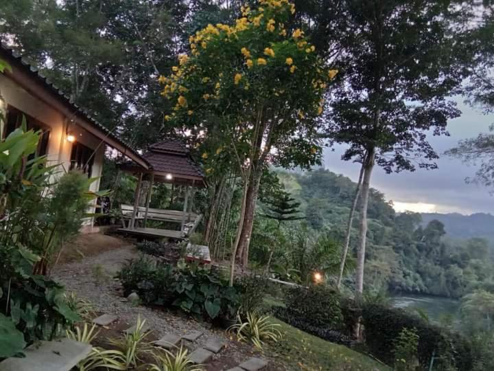 ภูริรักษ์ โฮมสเตย์ Ban Pha Saeng Lang المظهر الخارجي الصورة